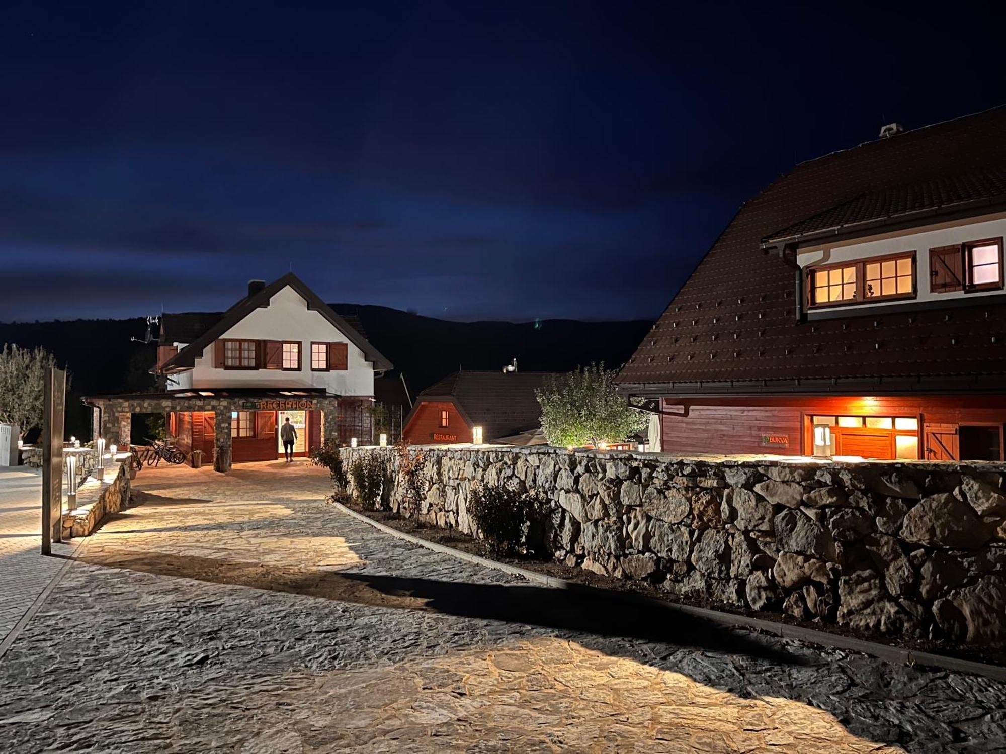 Plitvice Village Korenica Bagian luar foto