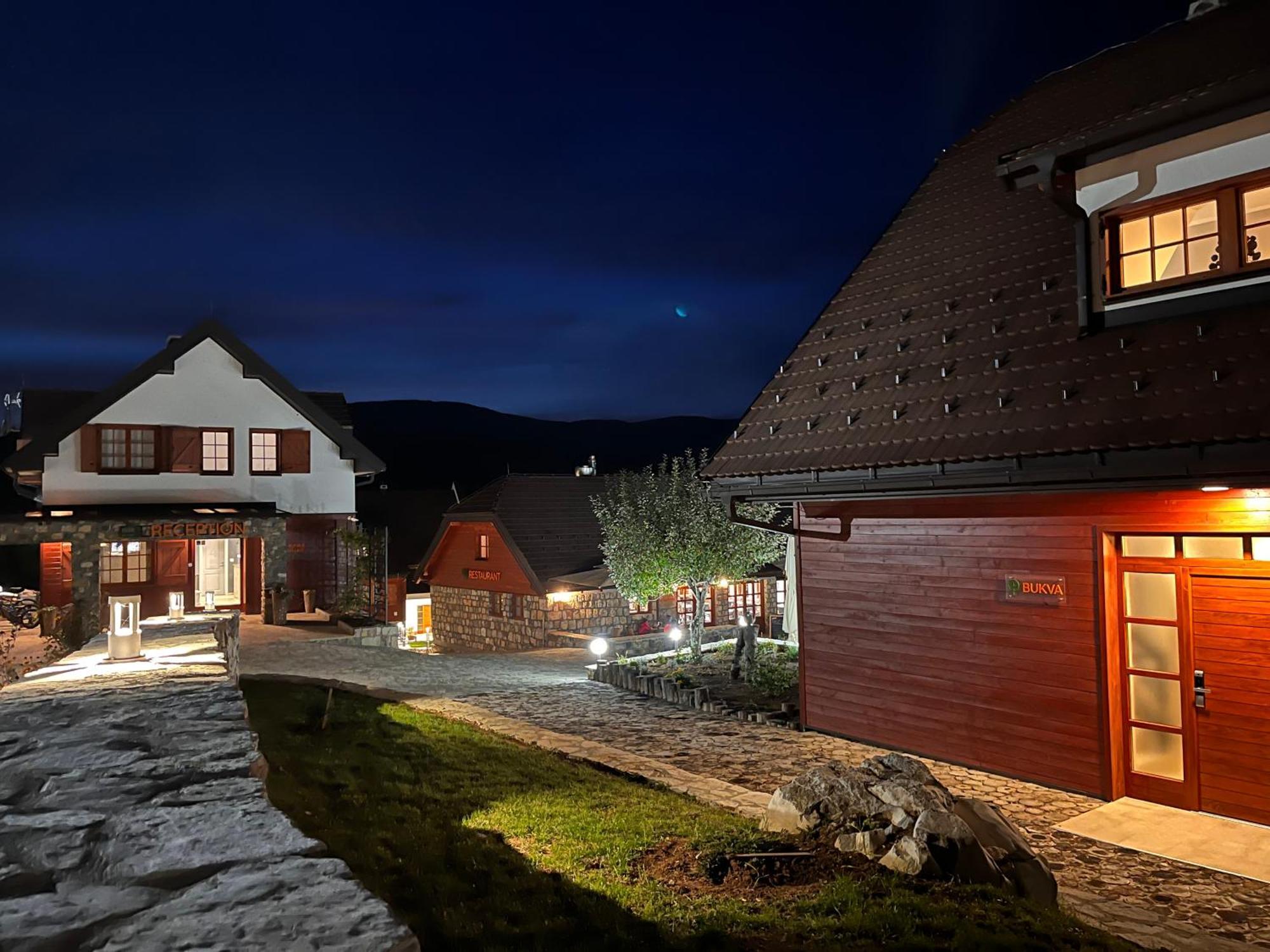 Plitvice Village Korenica Bagian luar foto